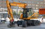 Leasingbagger der Fa. THEISEN ein Mobilbagger JCB JS145 am 31.07.08 Berlin-Alexanderplatz. 