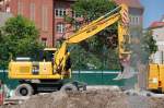 Leasingbagger, ein KOMATSU PW180 Mobilbagger am 11.05.11 Berlin-Pankow.