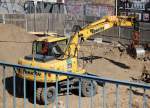 Mobilbagger KOMATSU PW 160, 26.03.12 Baustelle direkt neben dem S-Bhf. Berlin Greifswalder Str.