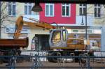 LIEBHERR 314 im Einsatz Berlin Sch�nhauser Allee, 07.12.12