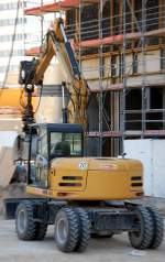 Mobilbagger SCHAEFF HML 42 (Leasingbaumaschine) am 31.07.08 Berlin Alexanderplatz. 