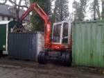 Etwas eingezw�ngt, ATLAS/TEREX Typ 804 Mobilbagger, 24.02.12 Berlin-Niedersch�nhausen. 