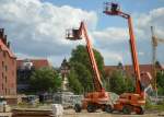 Boels Mietbaumaschinen, zwei mobile Teleskop-Arbeitsbühnen vom Typ Boom-Lift JLG 660SJ am 01.07.14 Großbaustelle Berlin-Ostkreuz.
