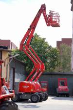 Teleskoparbeitsb�hnen der Leasingfirma LOXAM, Typ? am 30.08.09 auf dem Firmenhof Berlin Tegel.