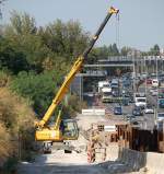 Kleiner Mobilkran mit Teleskopausleger vom Hersteller SENNEBOGEN Typ 613 C der Baufirma MAX B�GL am 19.08.09 auf der Baustelle rund um den Neubau der Spandauer Damm Br�cke in Berlin.