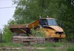 Dumper bzw. auch Mulden-Hinterkipper genannt, hier ein CAT 725 Leasingfahrzeuge auf einer Baustelle N�he Bhf. Flughafen Berlin-Sch�nefeld, 14.05.10