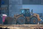 Dicker Brocken, ein CAT 966H (Leasingbaumaschine), 01.03.11 Gro�baustelle gegen�ber dem S-Bhf.
