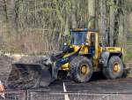 Ende der 80ér bis Anfang der 90ér war der HANOMAG 44 Dl Radlader ein recht weitverbreiteter Radladertyp ihn auch fast 30 Jahre danach immer noch im Einsatz zu beobachten, echte deutsche Wertarbeit, 25.02.16 Gartenbetrieb Berlin Hirschgarten. 