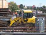 Ein KOMATSU WA 75 Radlader bei den Abri�arbeiten der Bahnbr�cken am S-Bhf Berlin-Ostkreuz Sommer 2008.