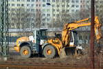 Ein LIEBHERR 544 Radlader der Fa.MICHEL am Rande des Rangiergeländes Bf. Berlin-Lichtenberg, 16.02.17