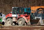 O&K L15 SERIE-B Radlader am 22.03.12 gegen�ber S-Bhf.