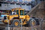 Ein VOLVO L120E der Baufirma PHILIPP & SOHN GmbH am 17.01.08 auf einer Baustelle neben dem S-Bhf.