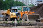 VOLVO Radlader L150F der Baufirma KEMMER + VOLVO Dumper A25D am 14.05.10 Gro�baustelle Berlin-Ostkreuz.