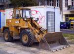 Ein schon recht betagter Radlader ZEPPELIN Typ 908 Z am 25.10..07 Berlin-Danziger Str.  