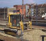 Raupe KOMATSO GALEO D41P der Gleisbaufirma BUG am 30.03.07 bei Gleisbauarbeiten im Bhf.