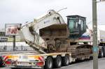 Gezogen von der MAN TGX 25.480, ein CAT 325D LN Raupenbagger der Firma EUROVIA auf einer Goldhofer Ladebr�cke als Auflieger, 12.04.12 Berlin-Beusselbr�cke.