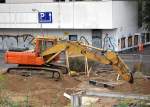 Ein �lterer A-Serie CAT 320 LN Raupenbagger, 03.10.09 neben dem S-Bhf.