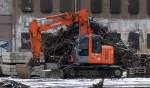 Ein HITACHI ZAXIS 135 US Raupenbagger am 03.02.15 Berlin-Schöneweide