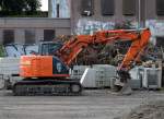 Ein HITACHI ZAXIS 135 US Raupenbagger der Fa.blankenbach + fischer GmbH am 29.06.15 Neubau der Fernbahnstrecke zwischen Ostkreuz und Grünauer Kreuz in Berlin-Schöneweide.
