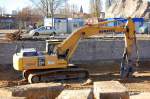 Raupenbagger KOMATSU PC 340 NLC mit Abri�scherenaufsatz der Abbbruchfirma Bode Freimuth, 25.11.11 N�he S-Bhf.