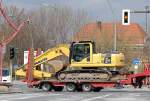 Ein KOMATSU PC 210 LC beim Transport auf das Gel�nde des Berliner Westhafens, 10.04.12