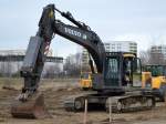Ein VOLVO EC 210 CL Raupenbagger (Mietbaumaschine) der Fa. SWECON am 16.02.16 Berlin-Hohenschönhausen.