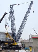 Fast schon vollst�ndig aufgebaut nahm ich heute den 750 t Raupenkran LIEBHERR LR 1750 der Fa.