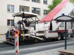 Stra�enfertiger DYNAPAC F 141C der Baufirma EUROVIA am 29.04.08 Berlin-Wei�ensee.
