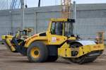 BOMAG Walzenzug BW213DH der Fa. Max Bögl, 26.01.15 Großbaustelle Berlin-Moabit.