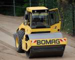 Ein BOMAG VARIOCONTROL Walzenzug mit Glattbandage Typ BW213 am 25.06.08 Berlin-Moabit.