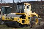 Leasingbaumaschine von HKL, ein Walzenzug von BOMAG Typ BW211D im Jahr 2008 N�ldnerplatz Berlin-Lichtenberg.