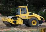 BOMAG Walzenzug mit Glattbandage, Typ BW 213 DH der Baufirma STRABAG, 02.09.10 Baustelle am Bhf.