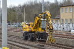 DB Bahnbau Gruppe mit einem ATLAS 1604ZW Zweiwegebagger bei den Bahnbauarbeiten, Berlin-Blankenburg/Karower Kreuz Berlin, 21.03.17