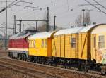 Diverse Wagen zum Aufenthalt und f�r Ger�te der ex DGT jetzt DB Bahnbau Gruppe direkt hinter der 232 223-8 am 15.02.11 Bhf.