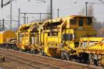 Hier f�ngt der eigentliche Maschinenteil des P&T Umbauzuges SUM-314  Mamut  der DB Bahnbau-Gruppe an, 15.02.11 Bhf.