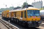 DB Netz mit LINSINGER Schienfr�szug Typ SF03 W-FFS (97 33 07 005 18-9) + Begleitwagen mit Auffangtrichter und Kompressor (31 80 390 5 945-2) + GAF 100R (97 17 50 137 18-6) abgestellt gegen�ber dem