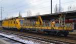 DB Bahndienstwagen am Haken von 711 122-2 mit allen Arbeitsmitteln die für einen Oberleitungsschaden benötigt werden am 06.02.15 Durchfahrt Bhf.