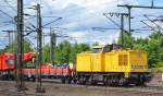 DB Netz 203 302-5 mit dem Neuen MULTI TASKER 1200 auf dem Weg zum DB Werk Fulda am 23.05.14 Durchfahrt Bhf.