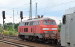DB Fahrwegdienste mit der 218 139-4 und einem Zug Drehgestell-Flachwagen am 02.08.16 Durchfahrt Bf.