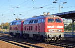 DB Fahrwegdienste mit der 218 249-1 + 218 ???-? bei der Durchfahrt Bf. Flughafen Berlin-SChönefeld am 06.11.17