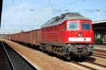 232 524-9 mit Ganzzug offener G�terwagen bei z�giger Durchfahrt im Bhf.