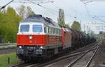 232 294-9 mit 185ér und Kesselwagenzug am Haken am 27.04.17 Berlin-Hohenschönhausen.