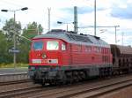 233 705-3 mit einem Ganzzug offener Sch�ttgutwagen der DB (m�glicherweise vom Berliner Westhafen) bei der Durchfahrt im Bhf.