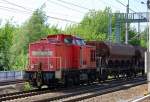 298 309-6 mit zwei Sch�ttgutwagen am 22.05.12 Berlin-Blankenburg.