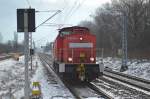 298 334-4 mit 145 012-1 am Haken am 04.02.15 Berlin-Hohenschönhausen.