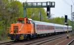 Northrail Mietlok der DB 352 105-1 mit einigen Personenwagen aus Richtung Berlin-Grunewald kommend am 25.04.15 Berlin-Jungfernheide.