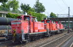 Lokzug: 296 041-7 hat 363 111-6 + 363 147-0 am Haken, Vorbeifahrt am 20.06.17 Bf.