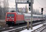 IC 2355 nach Ostseebad Binz mit 101 100-6, n�chster Halt Bernau, 06.12.10 Berlin-Pankow.