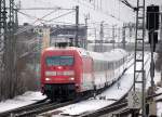 IC 2355 mit 101 018-0 Richtung Berlin-Gesundbrunnen, 03.01.11 S-Bhf.