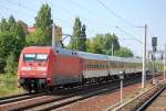 101 136-0 mit einer CNL Zuggarnitur am 05.05.11 Richtung Berlin-Blankenburg.